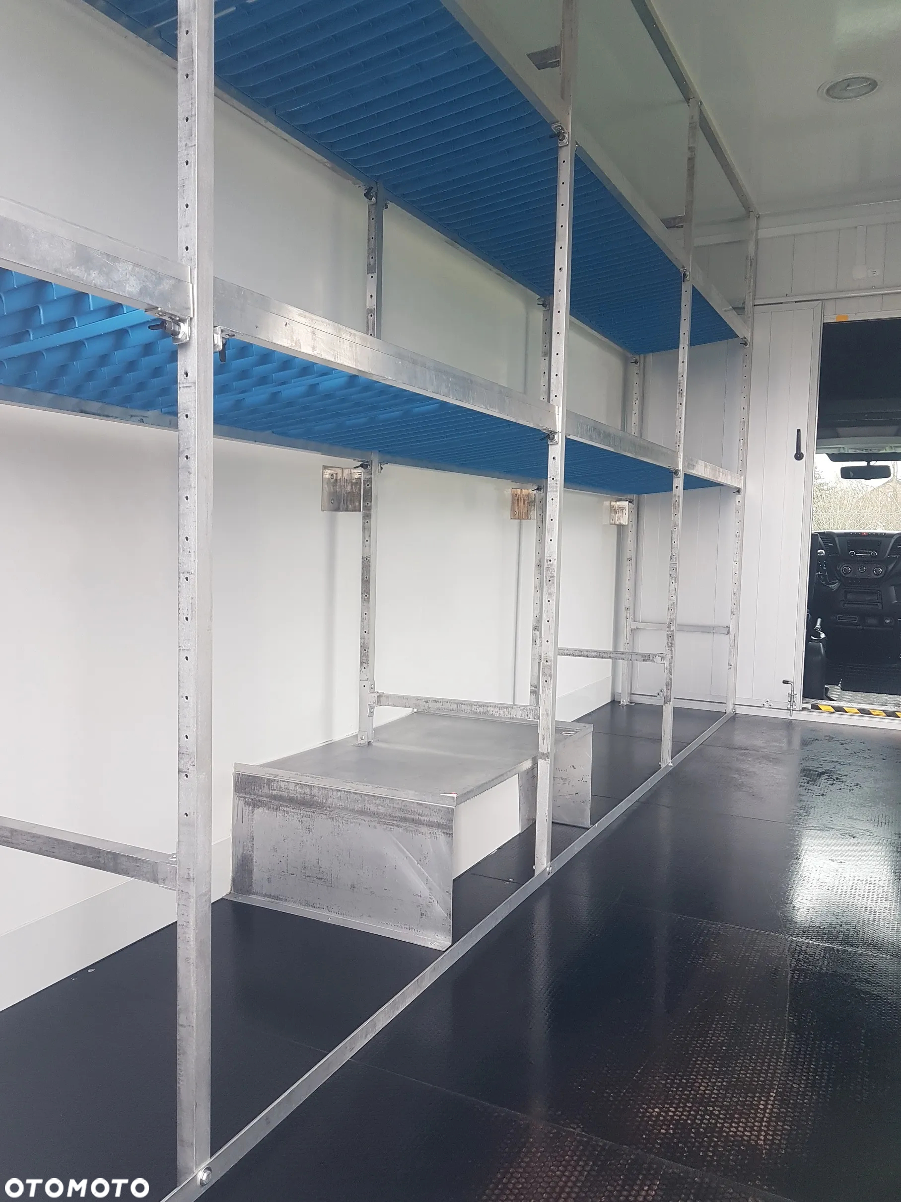 Iveco DAILY KONTENER NISKOPODŁOGOWY 4,43x2,23x2,42 SKLEP BAR FOODTRUCK KAMPER KLIMA - 36