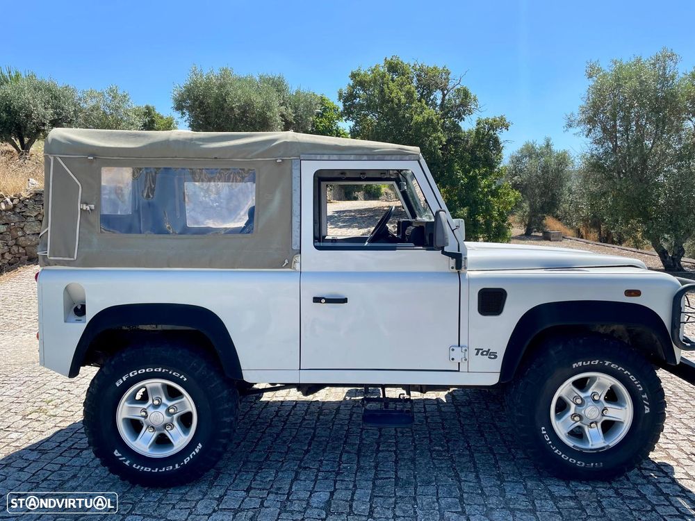 Land Rover Defender 90 2.5 Td5 Soft Top - 5