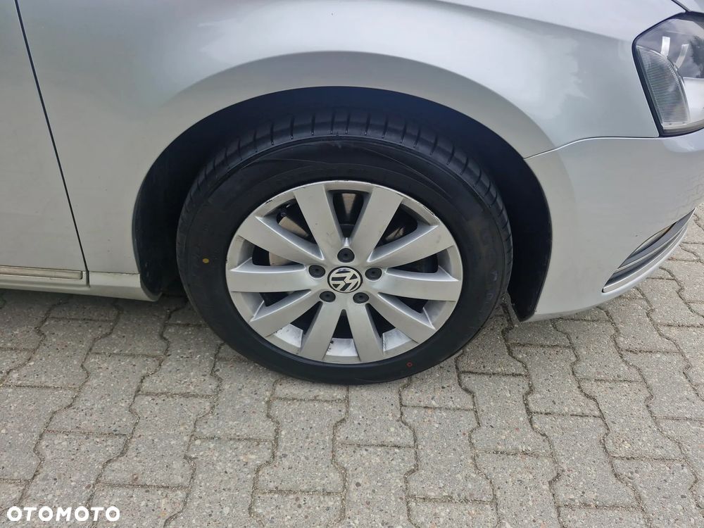 Volkswagen Passat 2.0 TDI DPF BlueMotion Technology Trendline - 33