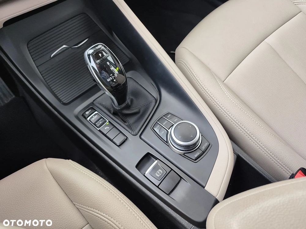 BMW X1 sDrive18i - 11