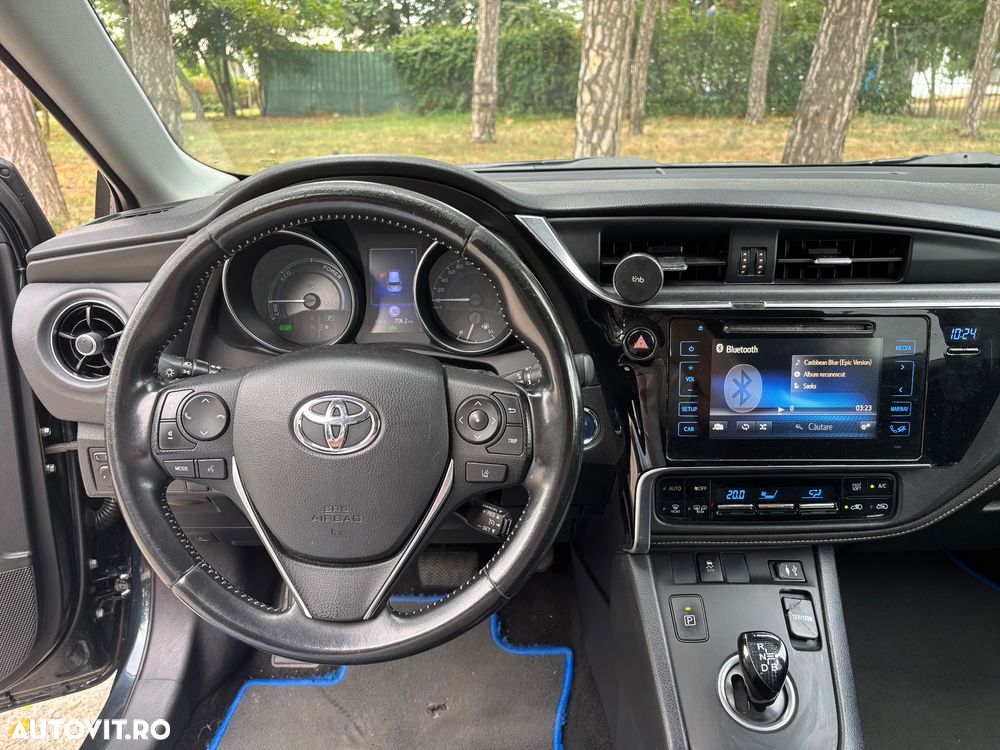 Toyota Auris 1.8 L VVT-i HSD Sol - 6