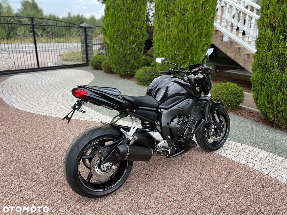 Yamaha FZ - 11