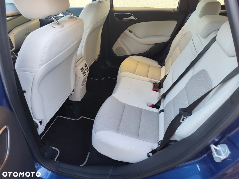 Mercedes-Benz Klasa B 180 CDI (BlueEFFICIENCY) - 30