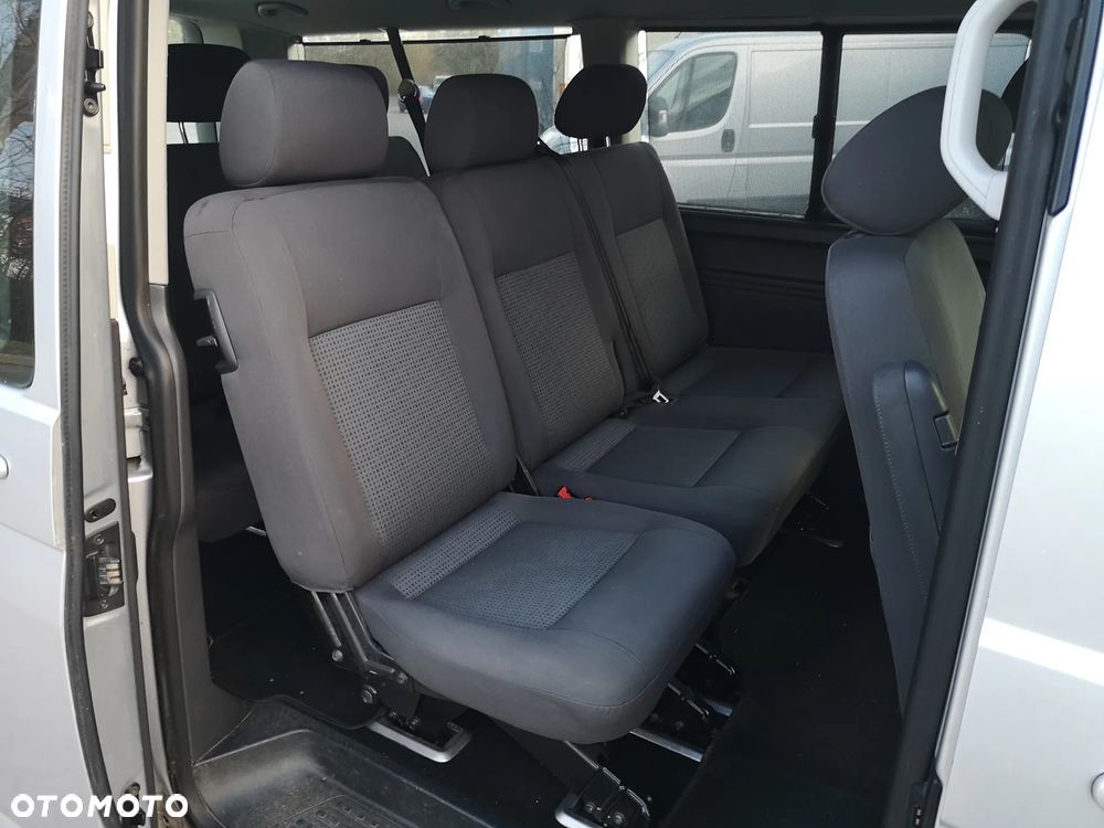 Volkswagen Caravelle - 11