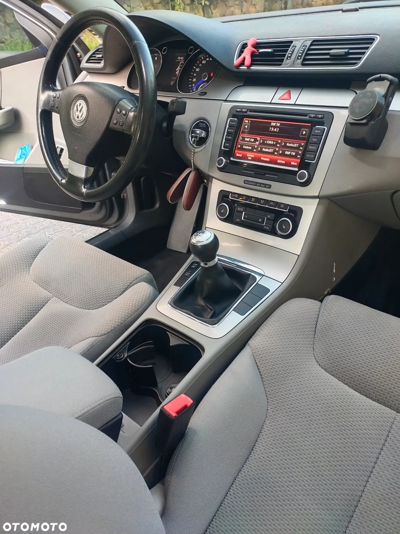 Volkswagen Passat 1.6 FSI Highline - 16