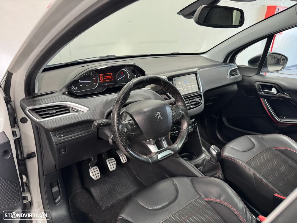 Peugeot 208 - 10