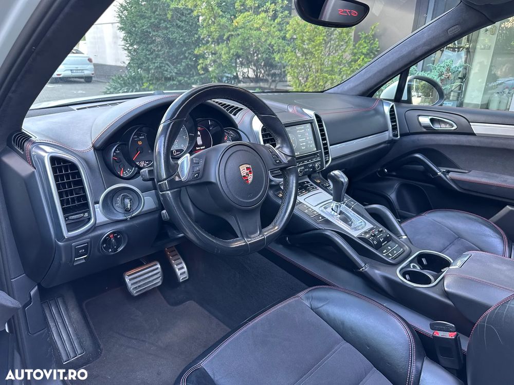 Porsche Cayenne 4.8 GTS - 8