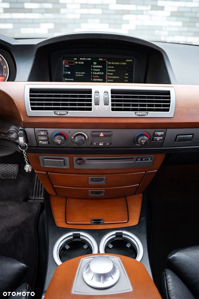 BMW Seria 7 735i - 16