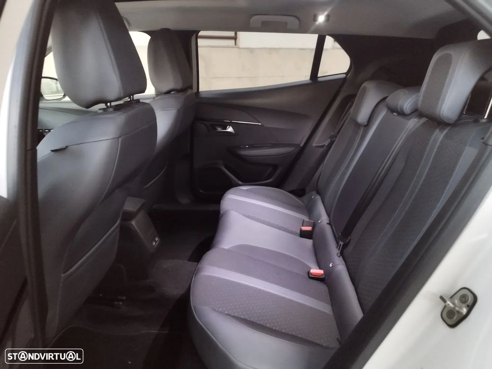 Peugeot e-2008 Allure - 7