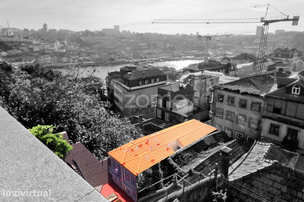 Prédio com 1 loja e 5 apartamentos na Ribeira, Porto