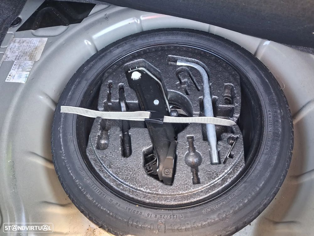 VW Golf 1.6 TDi Highline DSG - 19