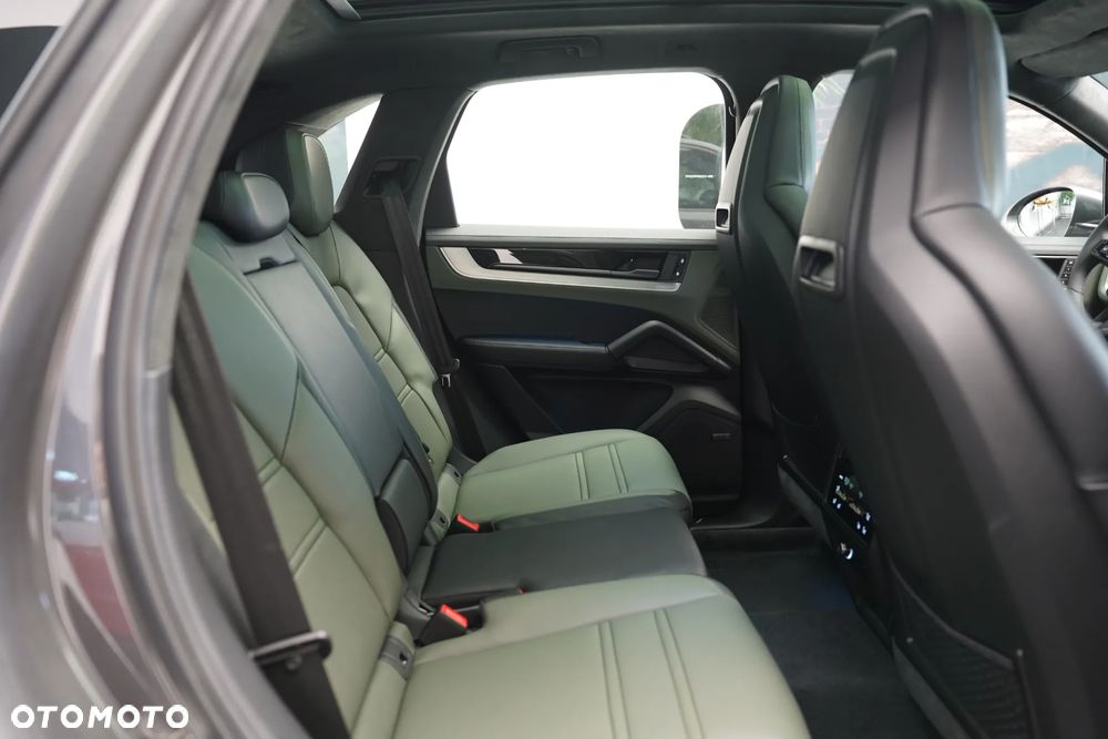 Porsche Cayenne Turbo E-Hybrid PHEV - 24