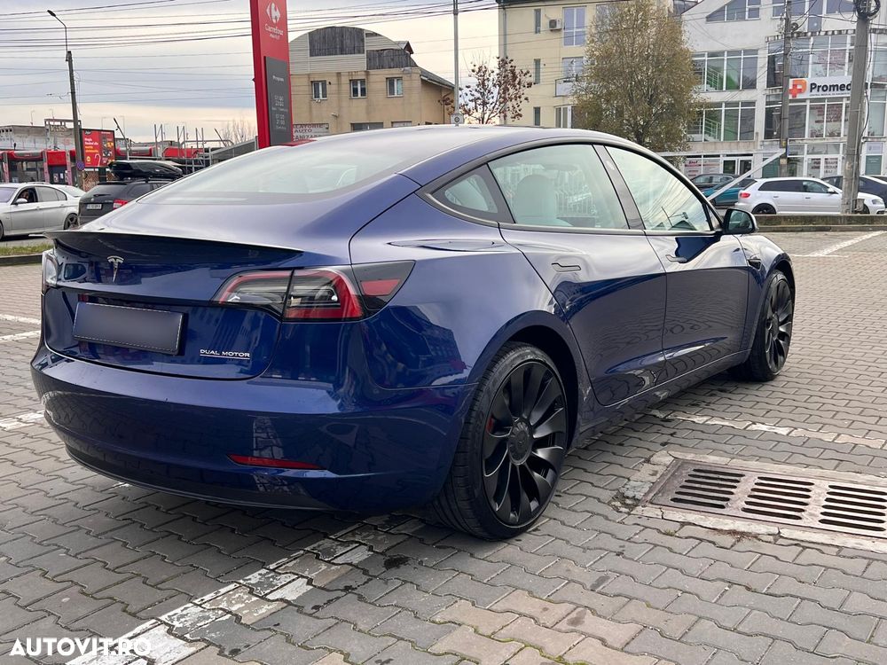 Tesla Model 3 - 3