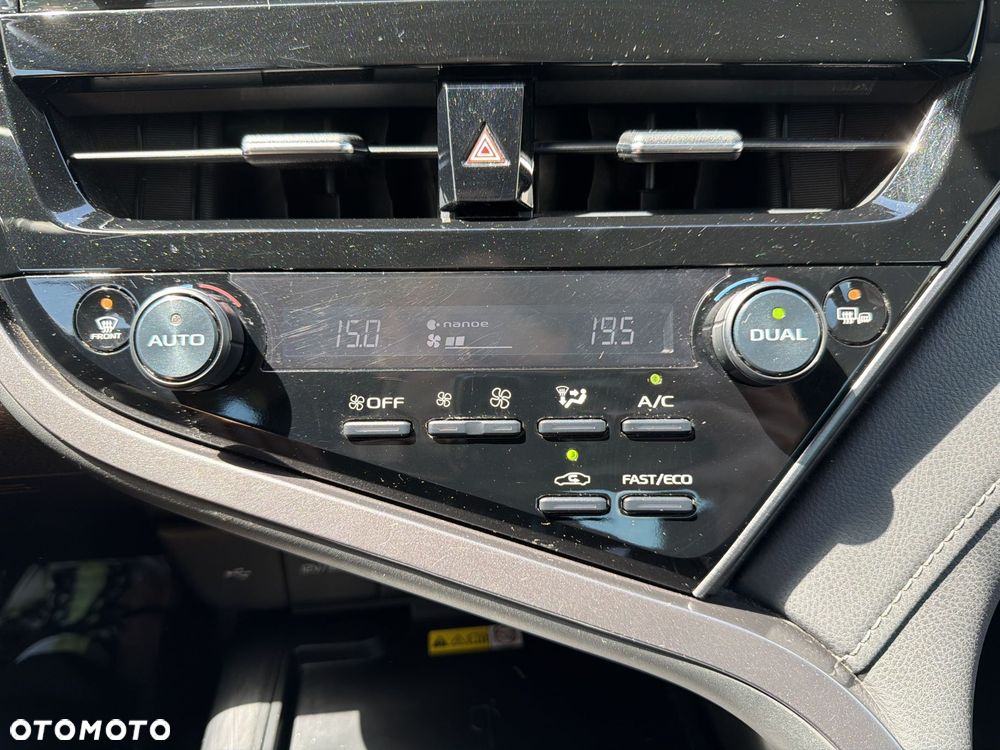 Toyota Camry 2.5 Hybrid Executive CVT - 20