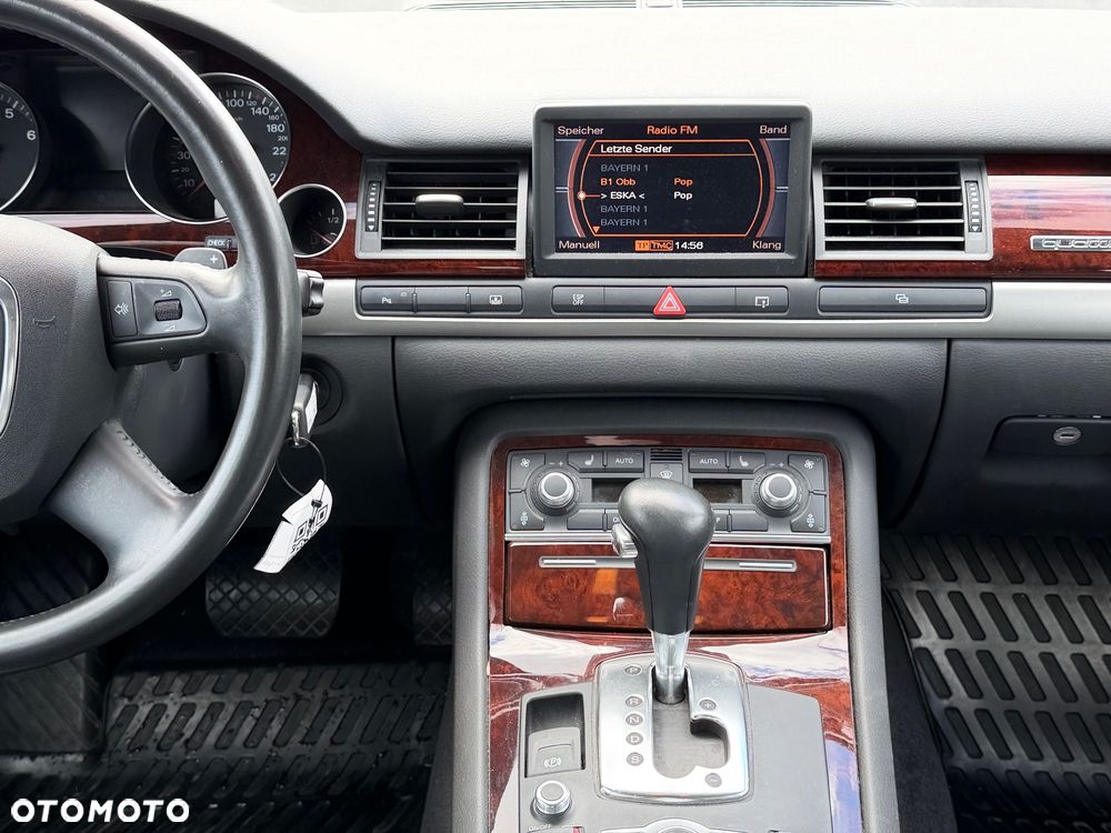Audi A8 4.2 Quattro - 28