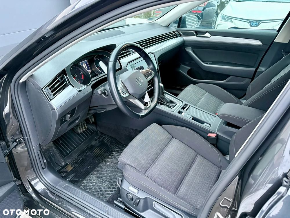 Volkswagen Passat - 12