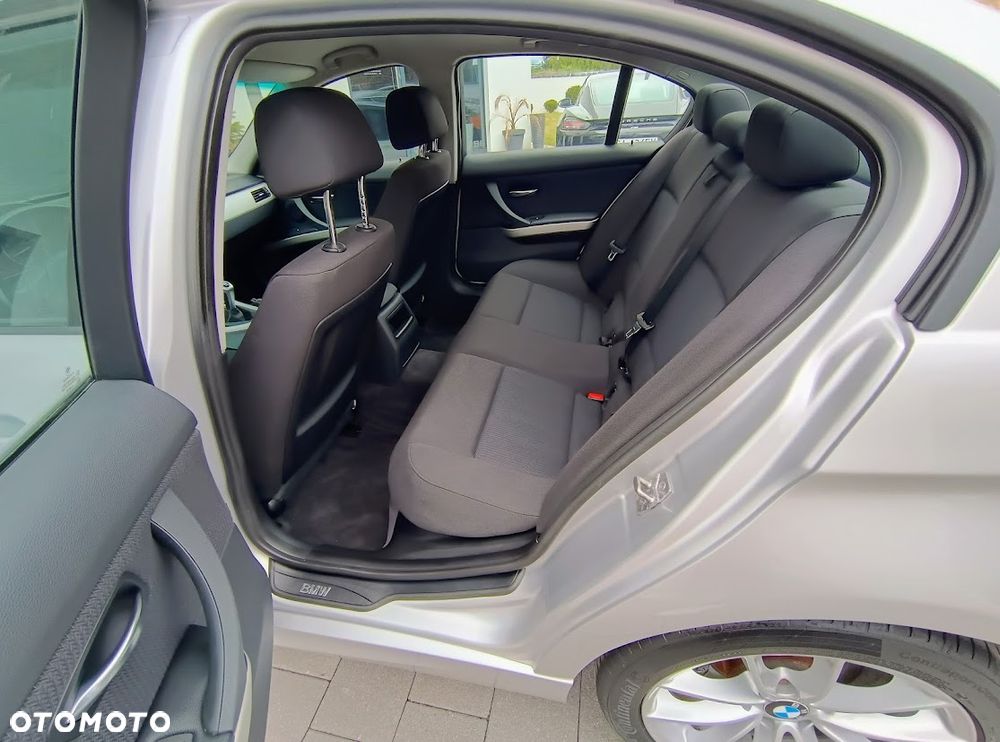 BMW Seria 3 320i - 10