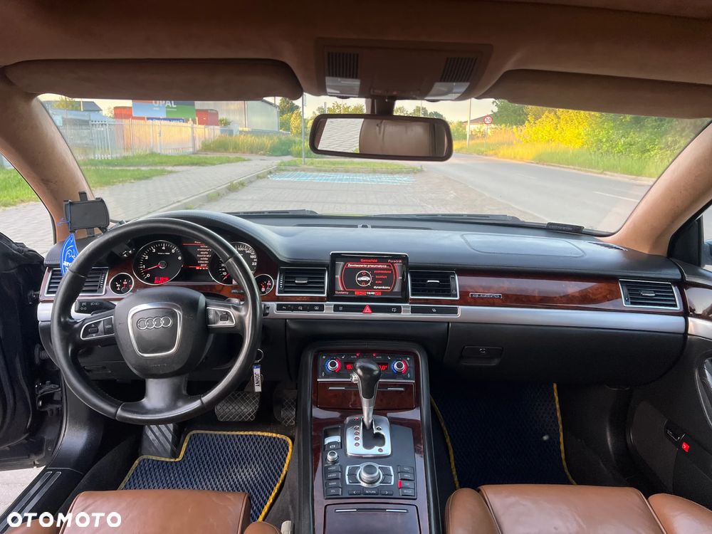 Audi A8 6.0 W12 Quattro - 24