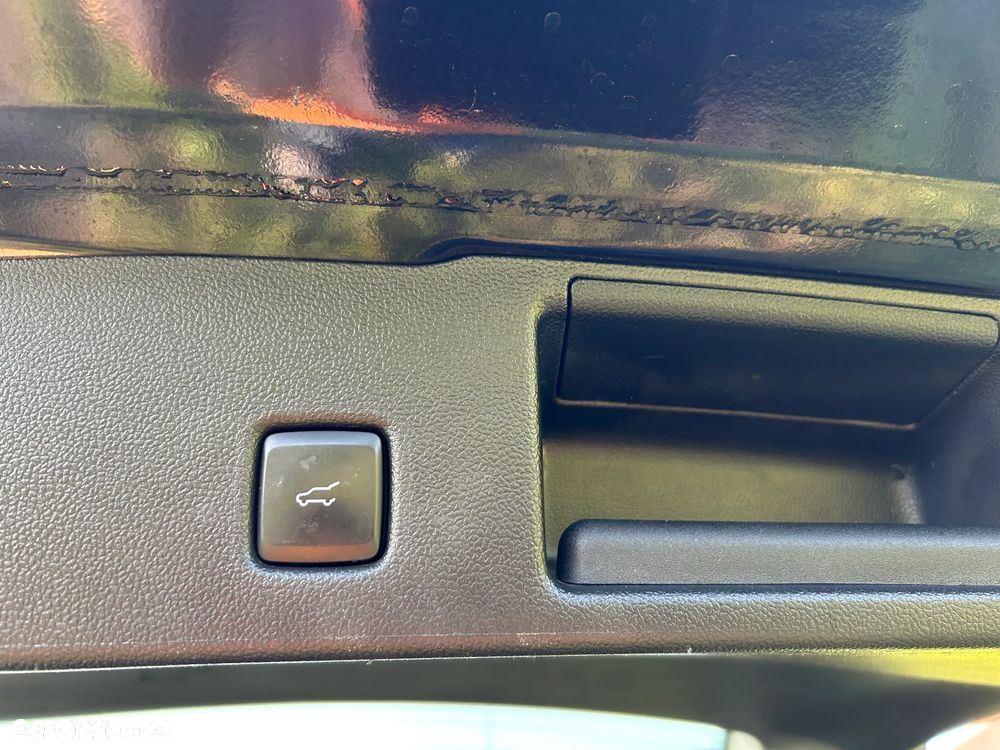 Ford Kuga 2.5 FHEV AWD Titanium - 8