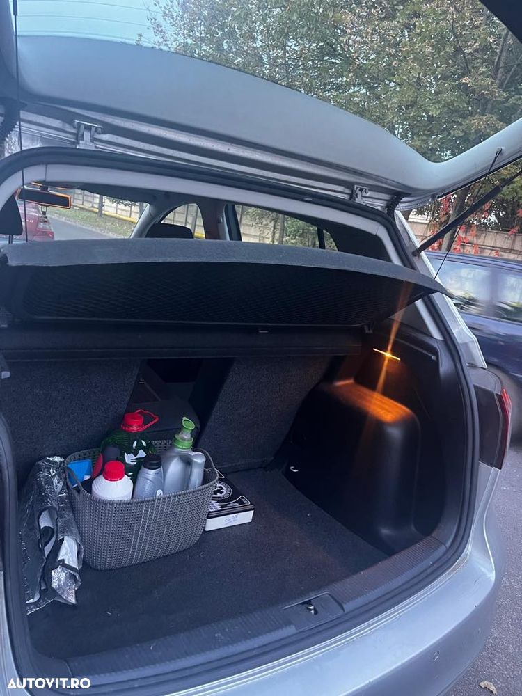Volkswagen Golf - 6