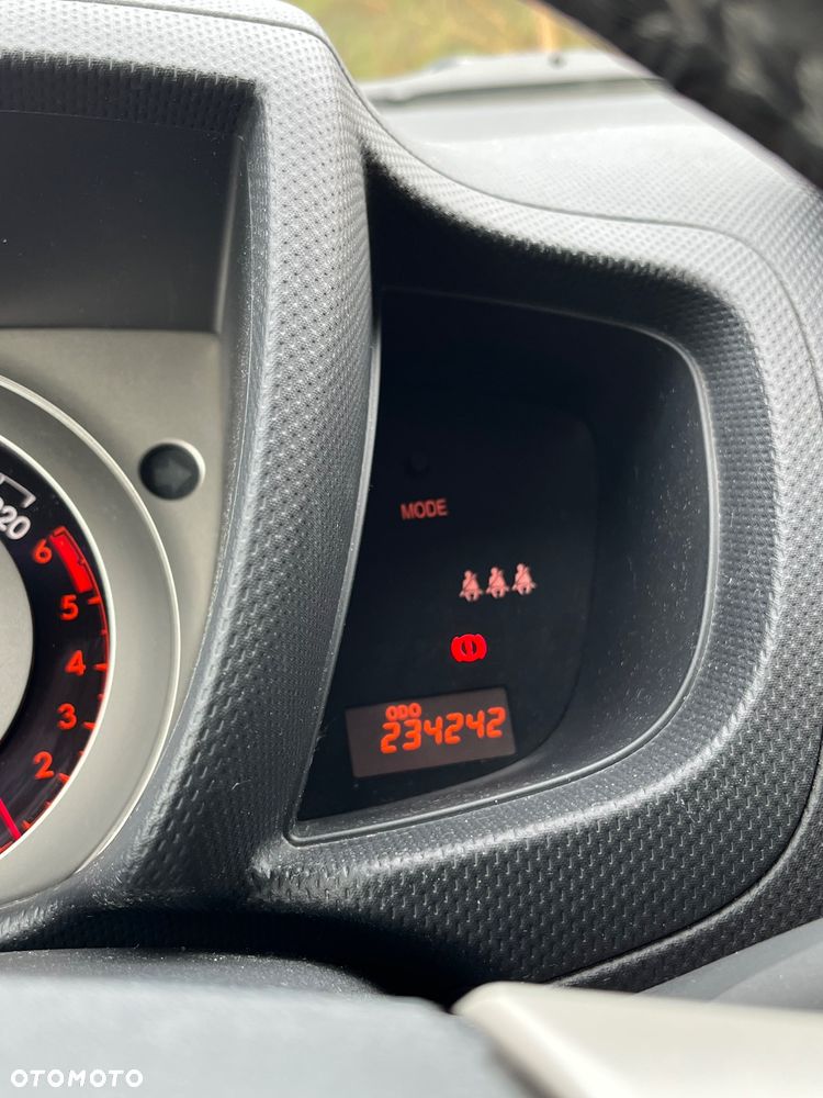 Toyota Urban Cruiser 1.4 D-4D 4x4 - 18