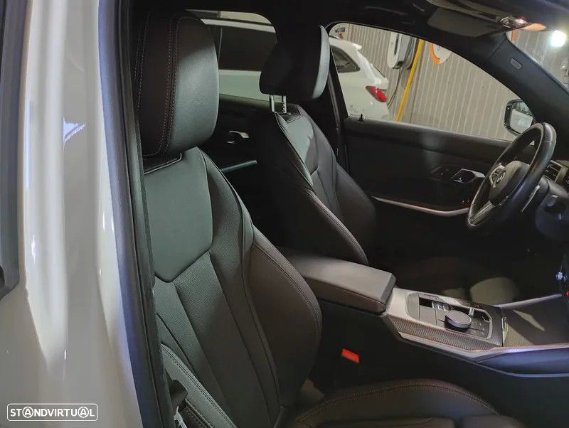 BMW 320 e Pack Desportivo M Auto - 18