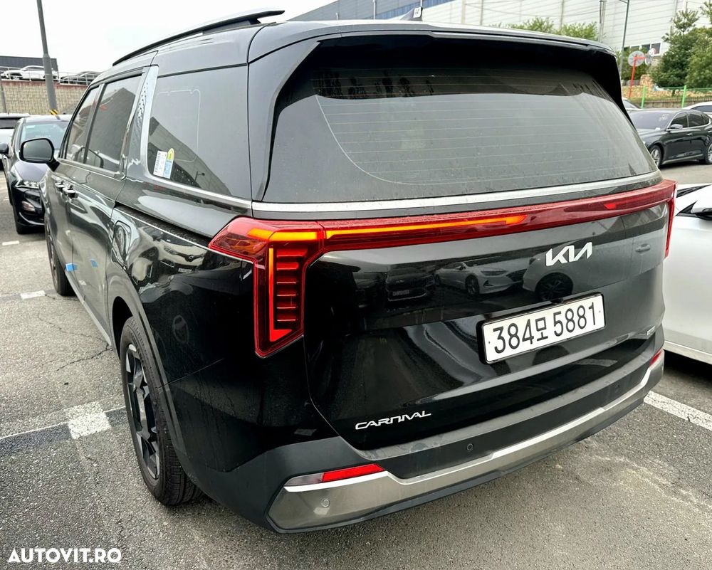 Kia Carnival - 26