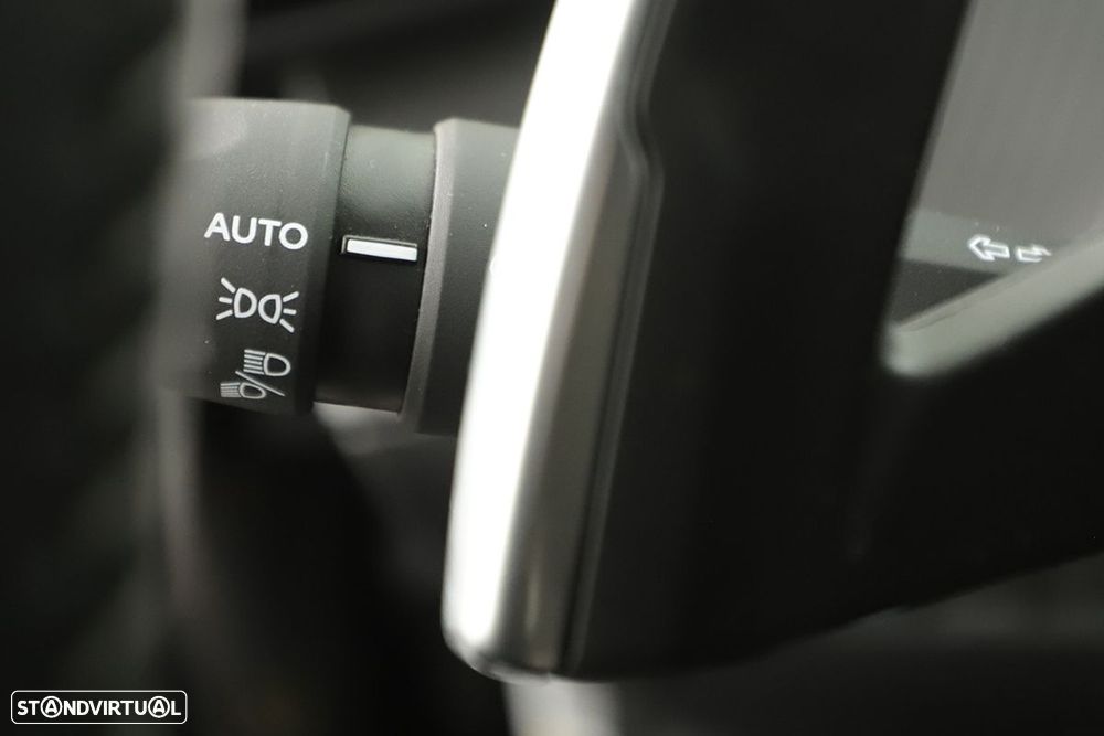 Peugeot 2008 1.2 PureTech Allure EAT8 - 17