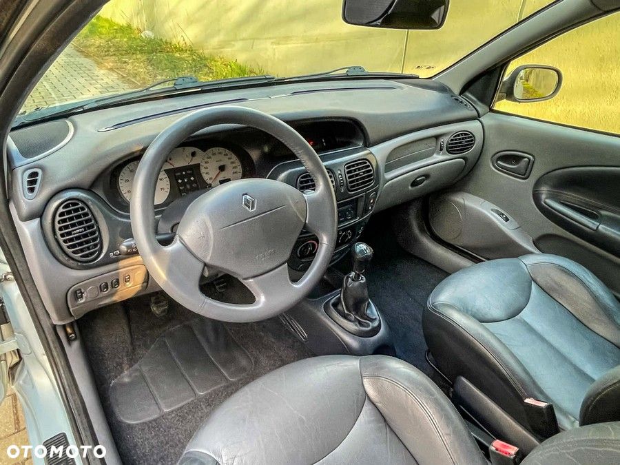 Renault Megane 1.6 - 25