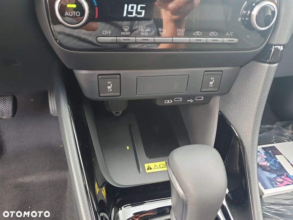 Toyota Yaris Hybrid 1.5 Selection Style - 19