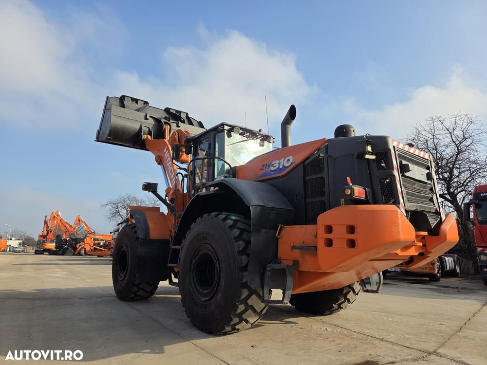 Hitachi Cupa 5mc, 28tone, ANVELOPE NOI, VIRARE prin JOYSTICk, Gresare automata, Inaltiime basculare cupa 4,3m, Lama noua la cupa, produs in JAPONIA, camera luat vederi spate, posibilitate leasing, motor 282 CP, STARE BUNA, PROMOTIE 86.900 EUR+tva - 12