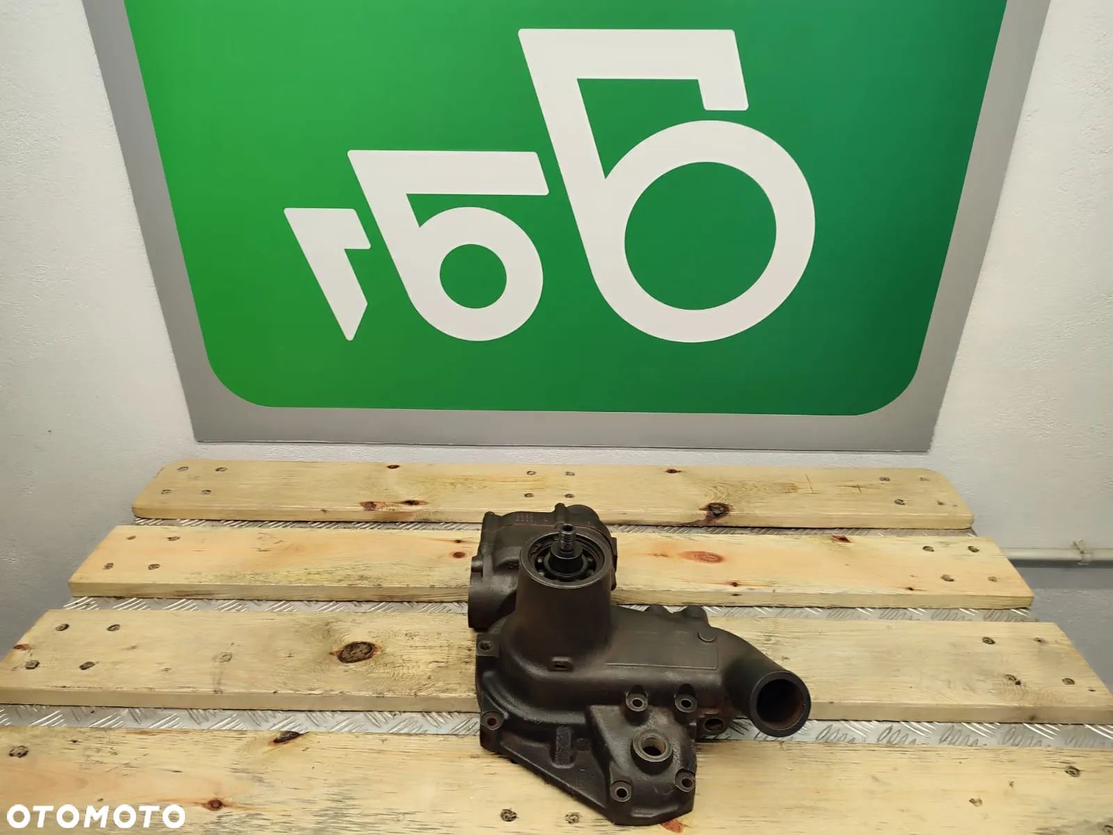 Pompa wody V836867628 ACP055583C Massey Ferguson - 1