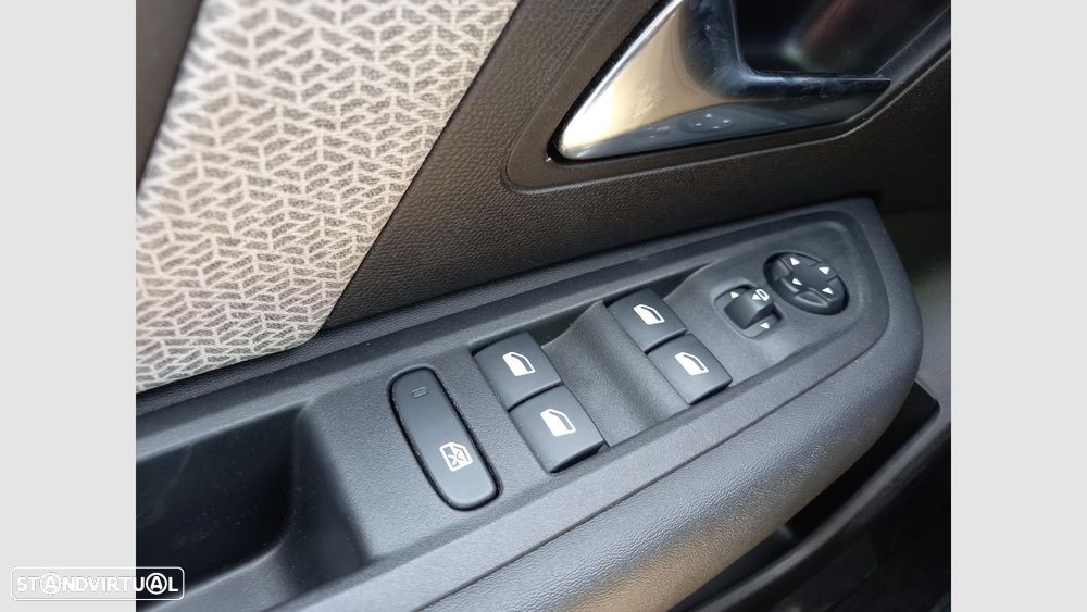 Citroën C4 X 1.2 PureTech Plus EAT8 - 23