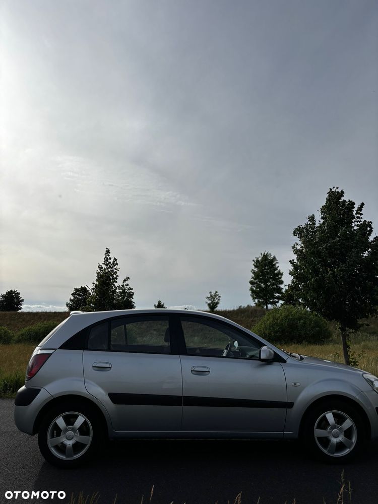 Kia Rio - 5