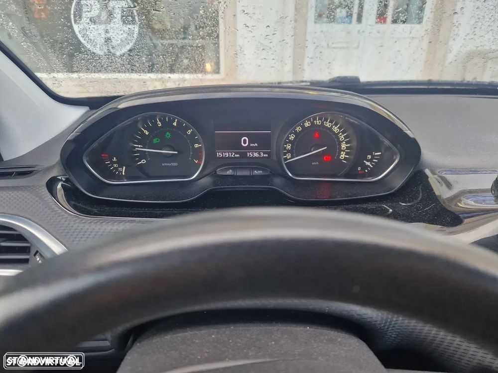 Peugeot 2008 PureTech 82 Allure - 3