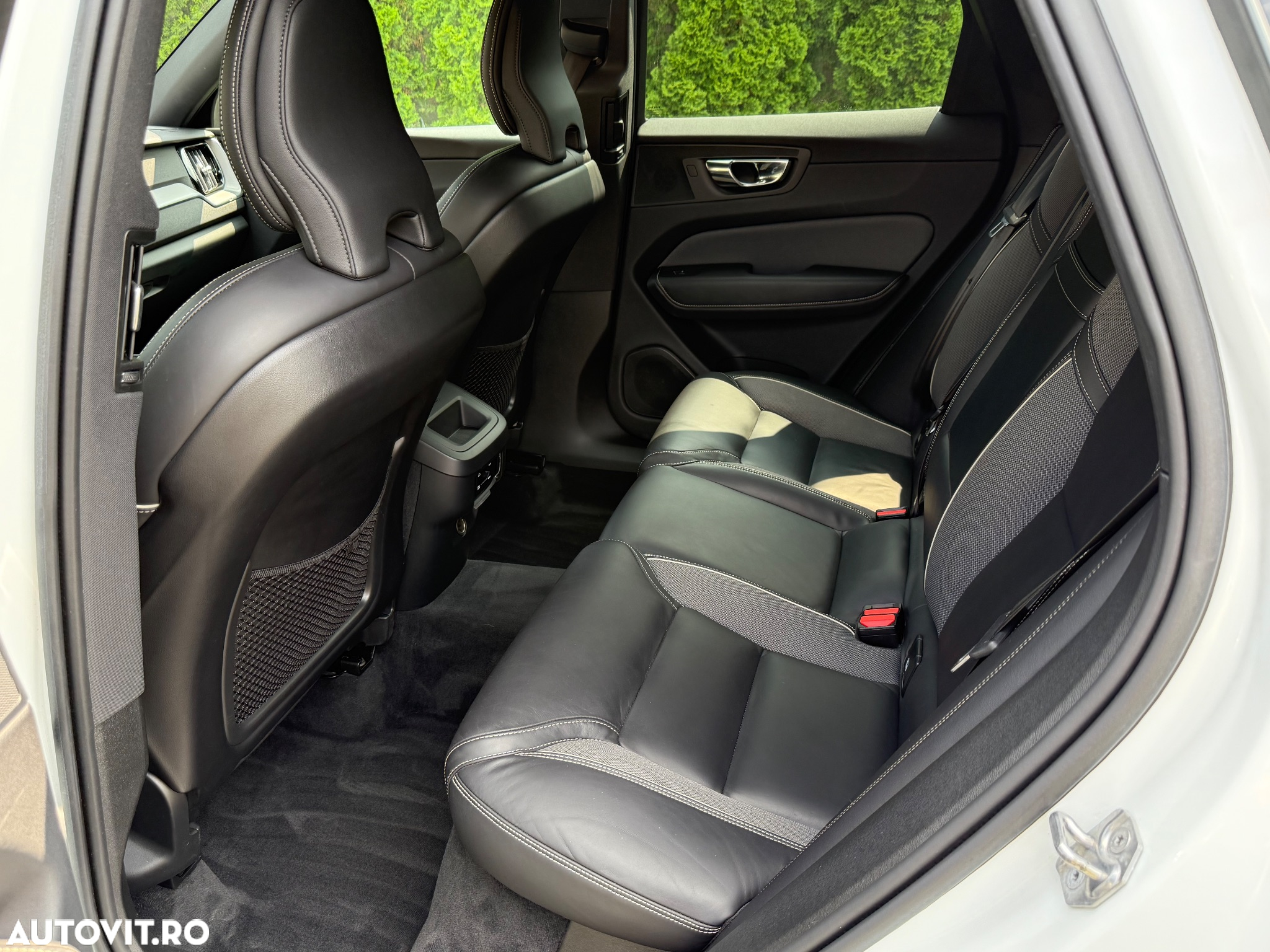 Volvo XC 60 D4 R-Design - 11