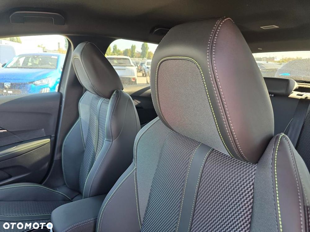 Peugeot 208 1.2 mHEV GT - 13