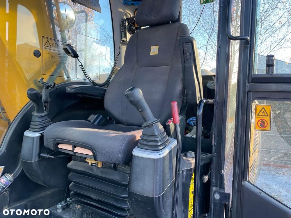 JCB JS 130 - 5