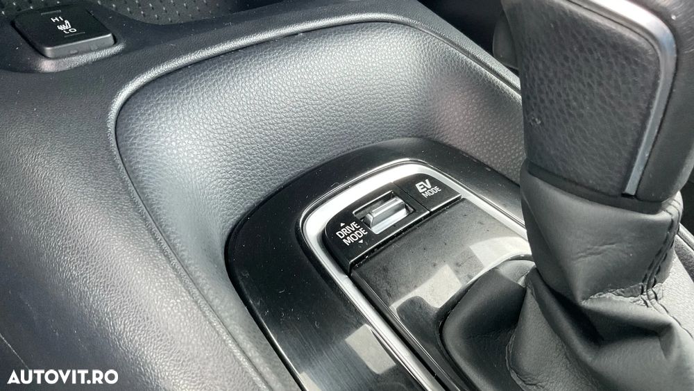 Toyota Corolla 1.8 HSD Business - 35