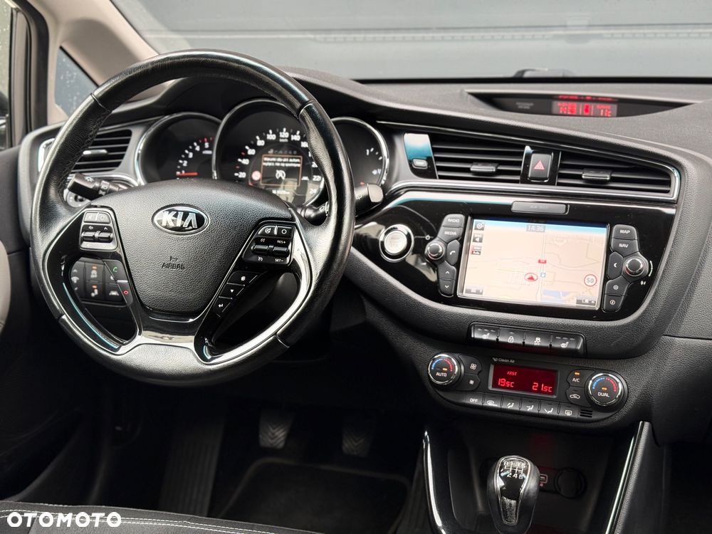 Kia Ceed - 8