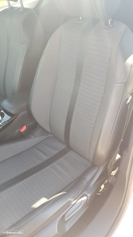 Peugeot 2008 1.2 PureTech Allure - 17