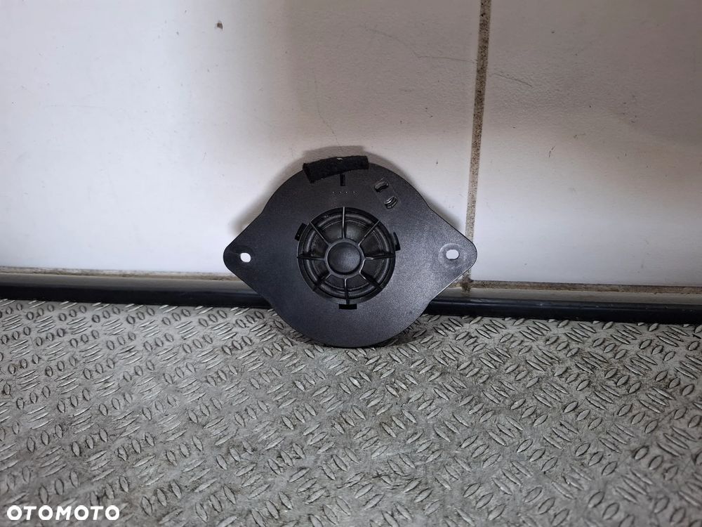 Głośnik przednich drzwi prawych Audi A5 nr 8T0035399A - 1