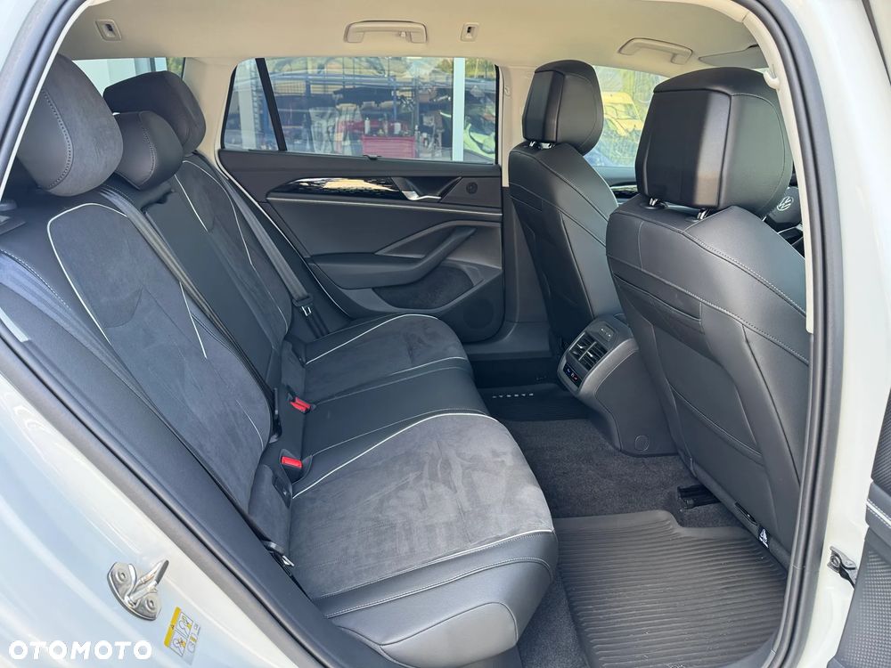 Volkswagen Passat - 16