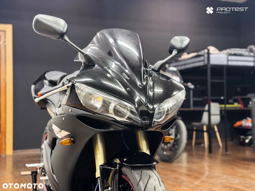 Yamaha R1 - 7