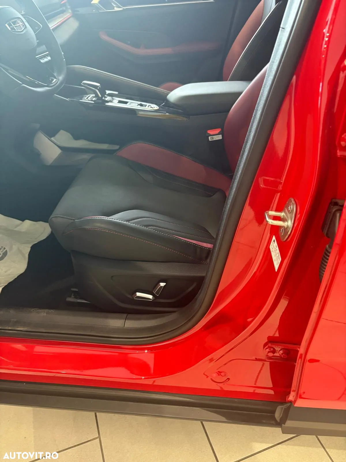 Geely Coolray - 12