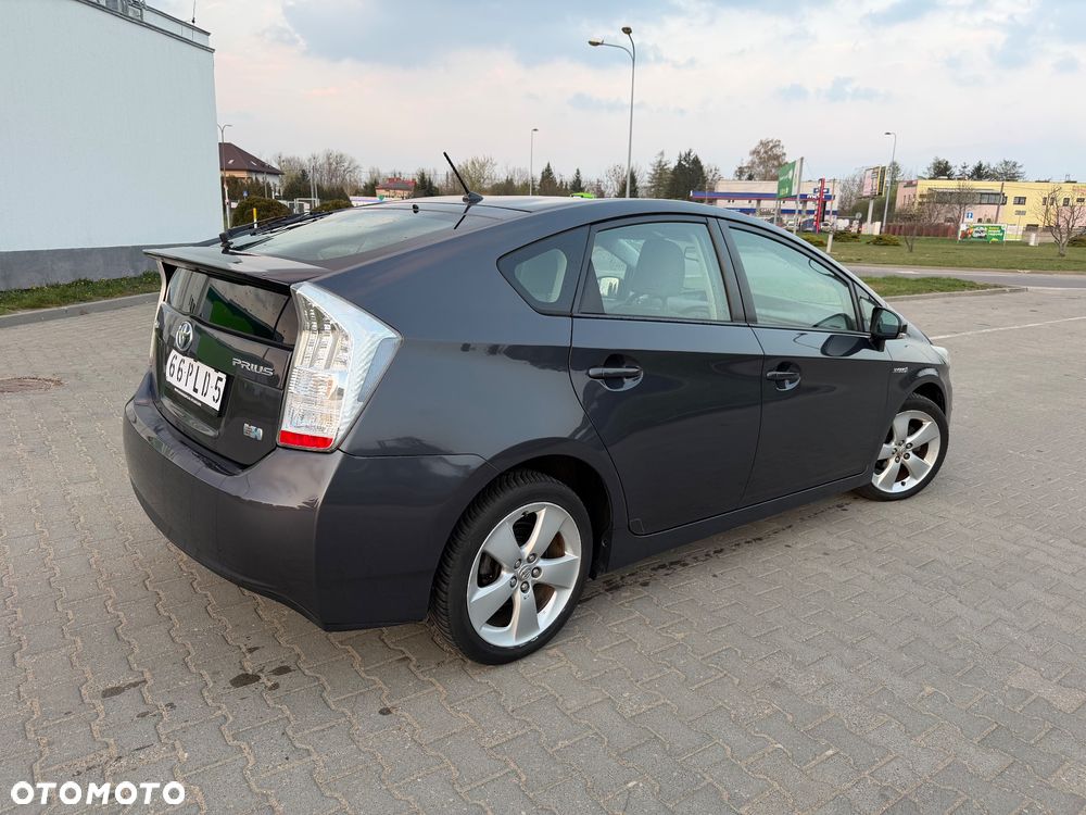 Toyota Prius 1.8 HSD Prestige - 4