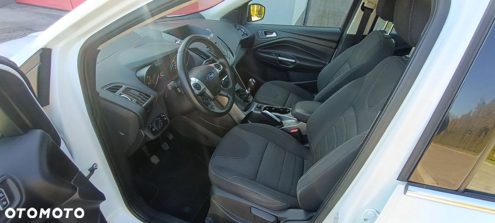 Ford Kuga 2.0 TDCi 2x4 Titanium - 26