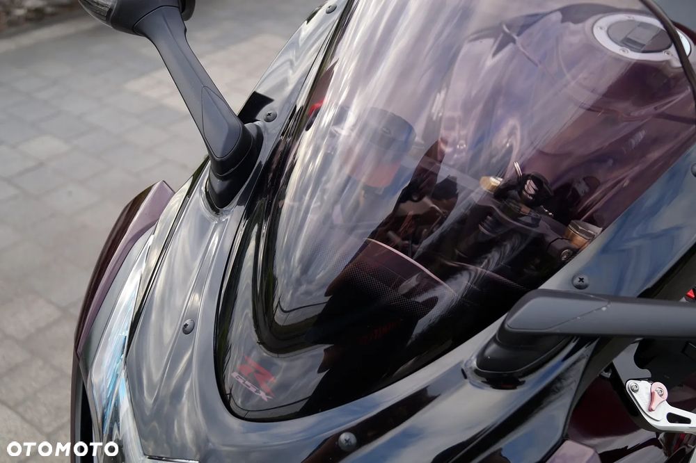 Suzuki GSX-R - 15