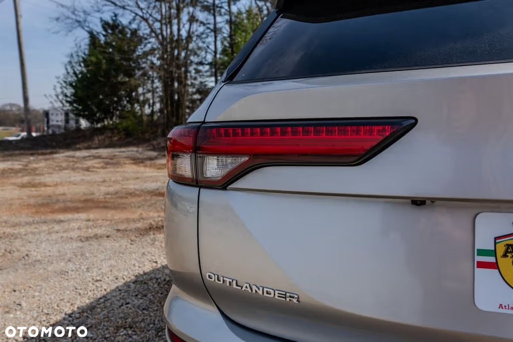 Mitsubishi Outlander - 10