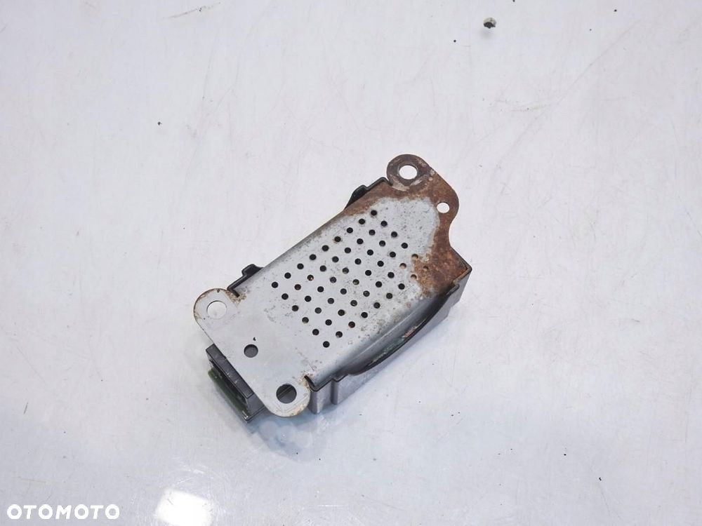 WZMACNIACZ ANTENY VW GOLF V 1K6035570F 7617310015 - 2